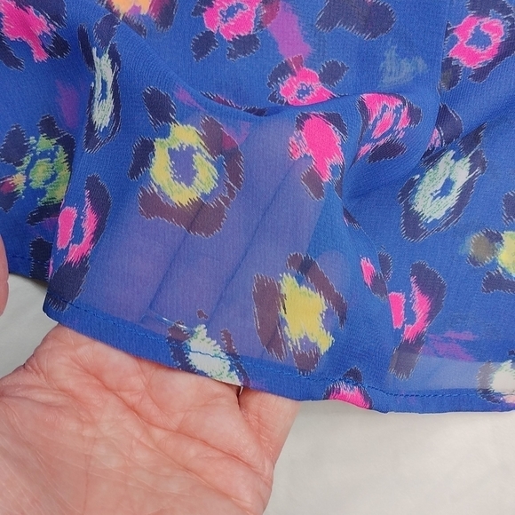 Chris & Carol women's animal print, medium sized, sheer sleeveless top - Picture 10 of 10